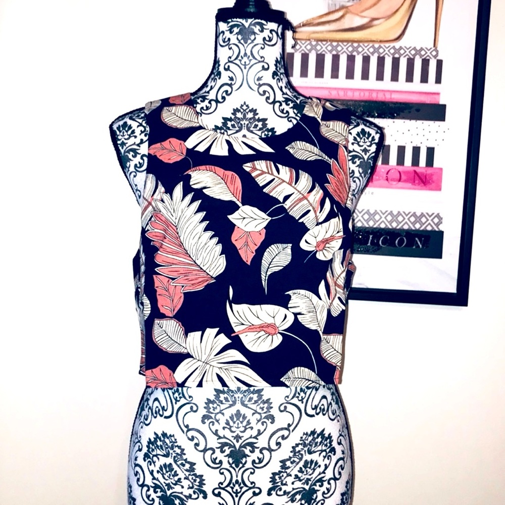 NWT Tobi Multi Palm Print Crepe Linen Crop Top Navy Blue - L